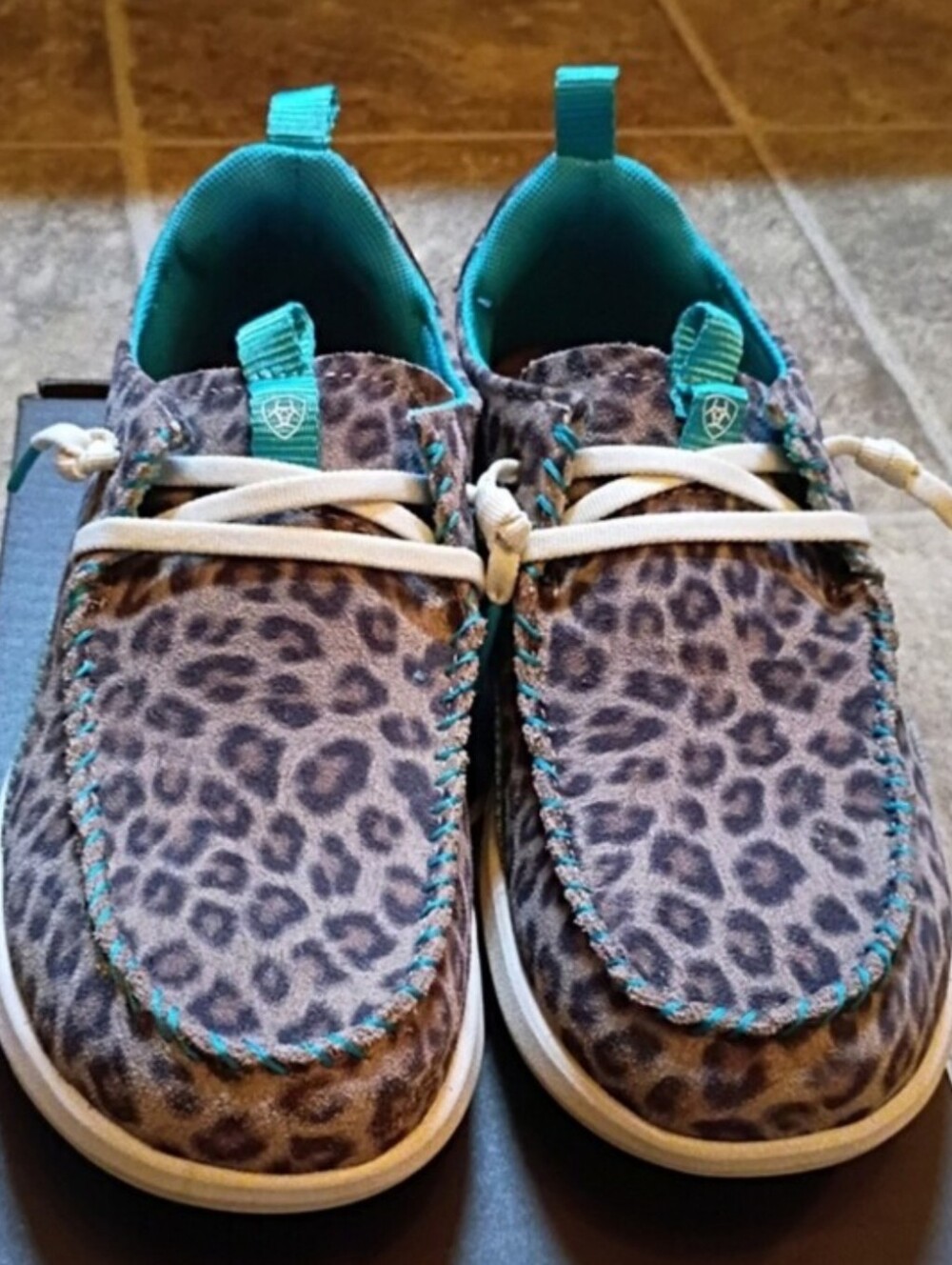 ARIAT Women's Leopard Print Moccasins NWT Shoes W/Teal Trim Size 6.5 - Picture 14 of 15